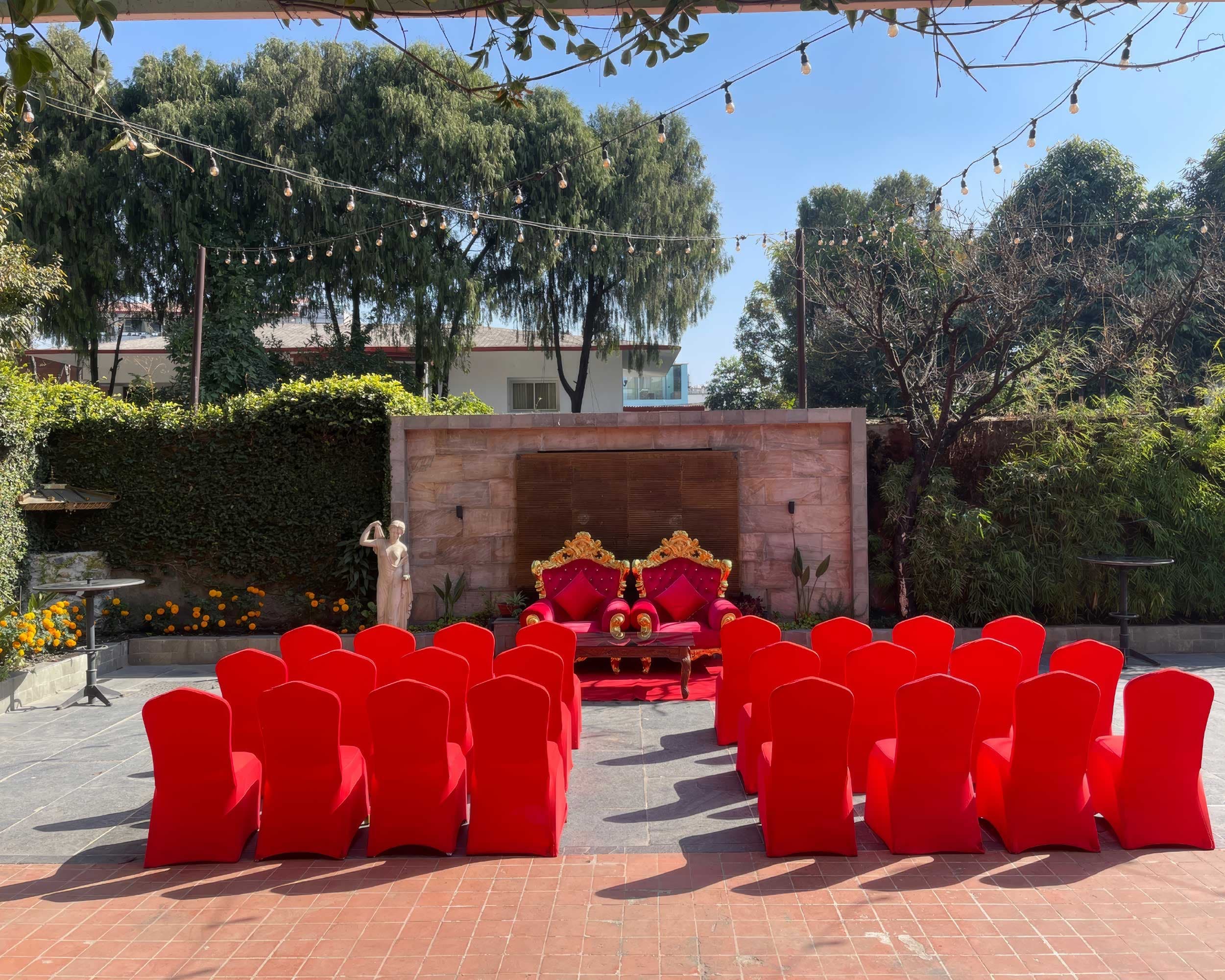 Outdoor Lawn & Courtyard Ceremony