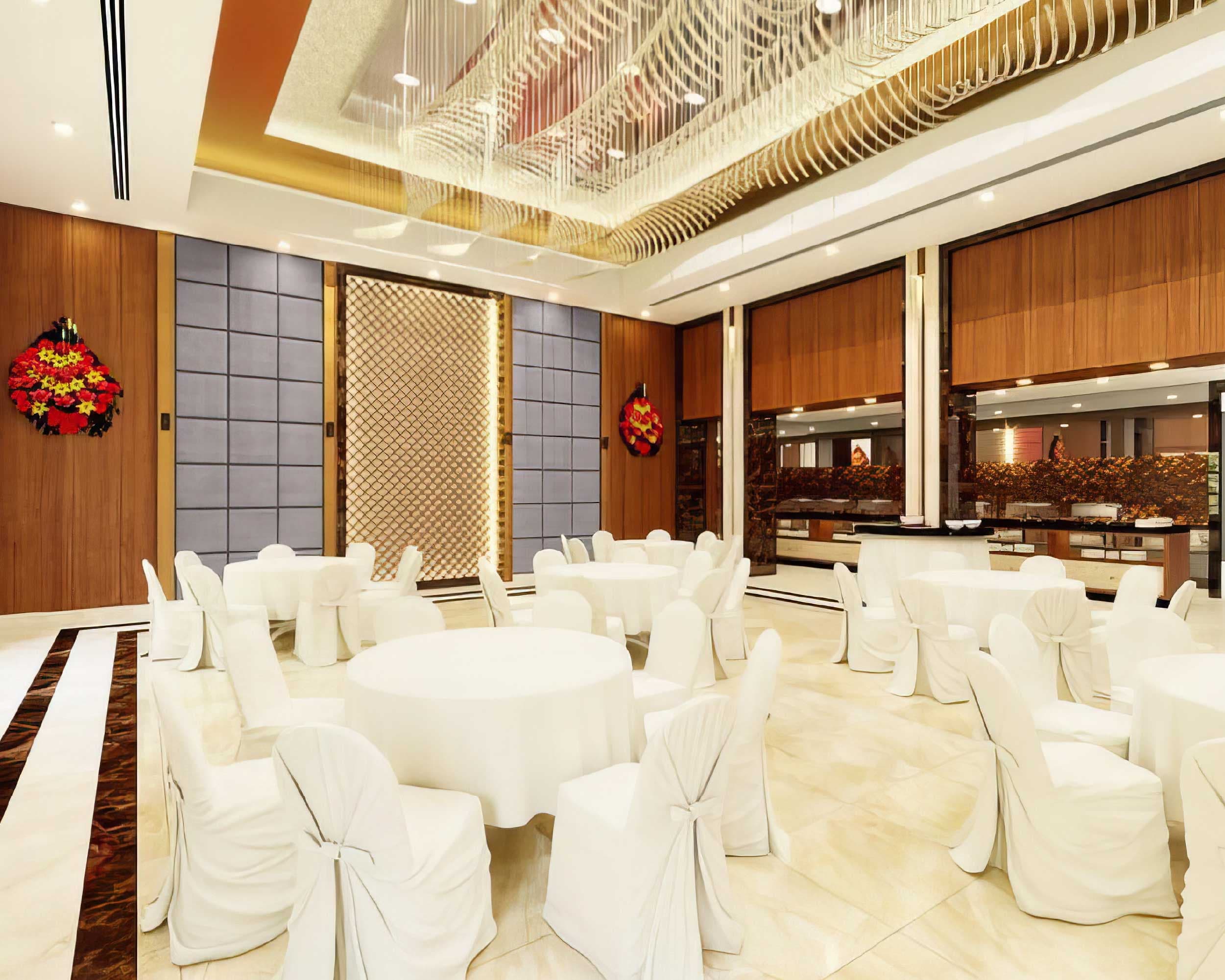 Grand Ballroom Dining Setup